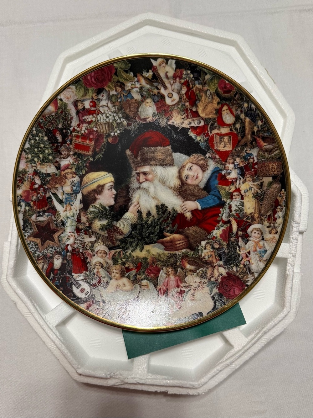 Holiday Santa Decorative Plate - Hamilton Collection